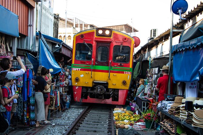 Private tour : Railway & Floating Market and the Bridge over river Kwae - Watching Mae Klong’s train squeeze through the market