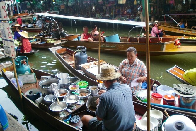 Private tour : Railway & Floating Market and the Bridge over river Kwae - Walking onto the Bridge over the River Khwae