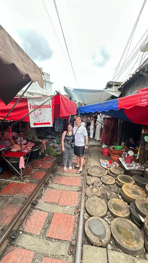 Railway to Waterway: Exploring Railway and Floating Market - Lunch at an air-conditioned local restaurant