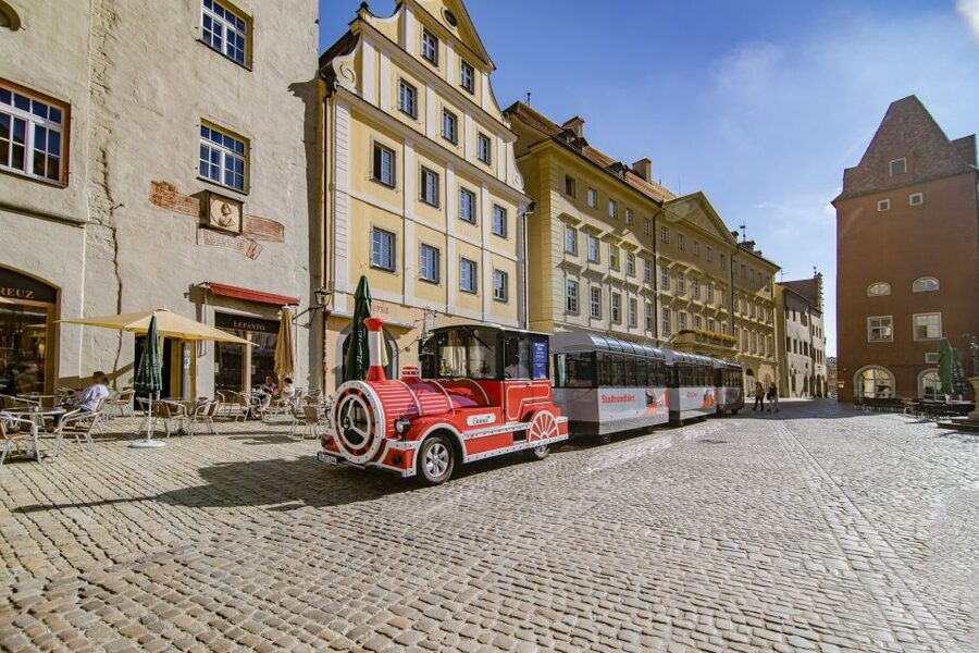 Regensburg: City Tour with the Bimmelbahn Train - Who will enjoy this Bimmelbahn ride?