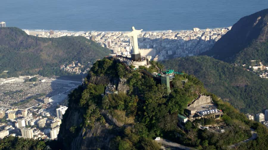 Rio: Maracanã Stadium & Christ the Redeemer by Rack Railway - Guides, languages, and audio commentary