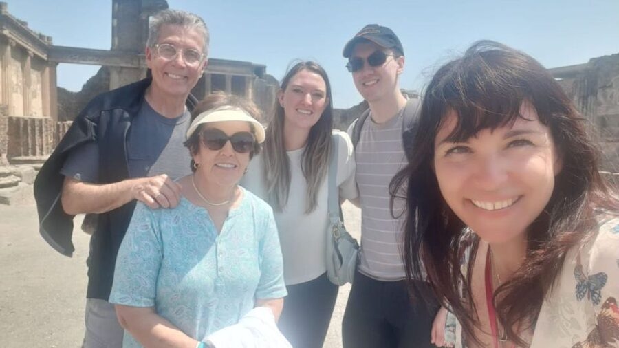 Rome: Pompeii Tour with Wine and Lunch by High Speed Train - Small details that make the day better