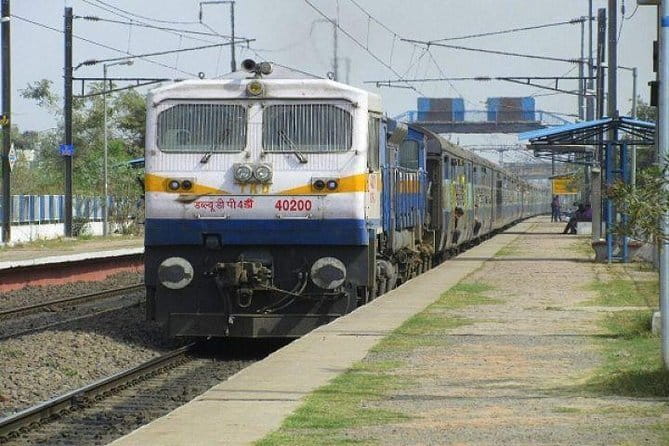 Same Day Agra Tour By Gatimaan Express Train from delhi - Lunch, bottled water, and what is actually included