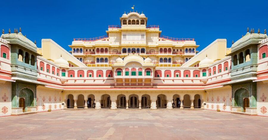 Same Day Jaipur Tour from Delhi by Car or Train - Guides, drivers, and the human side of the tour