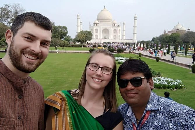 Same Day Taj Mahal and Agra Tour by Fastest Train from Delhi - Shopping and Agra crafts during free time