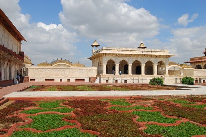 Same Day Taj Mahal Tour by Gatiman Express Train - Agra Fort in a compact visit