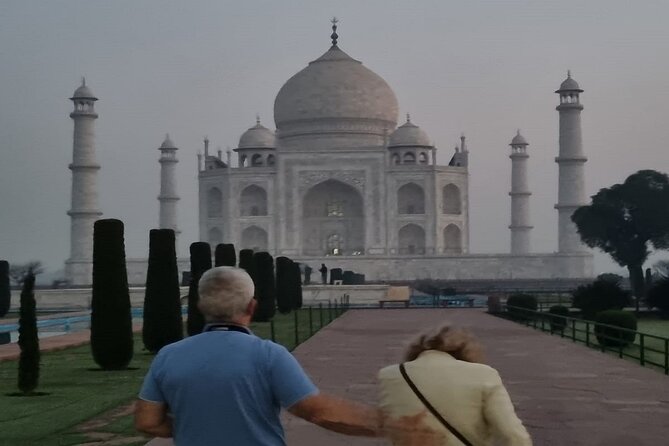 Same Day Taj Mahal Tour by Gatiman Express Train - The guides and the human side of the tour