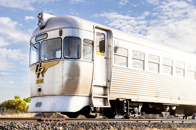 Silver-Tails Rail Sunset With Smithy's Dinner and Show - Practical details that can shape your night