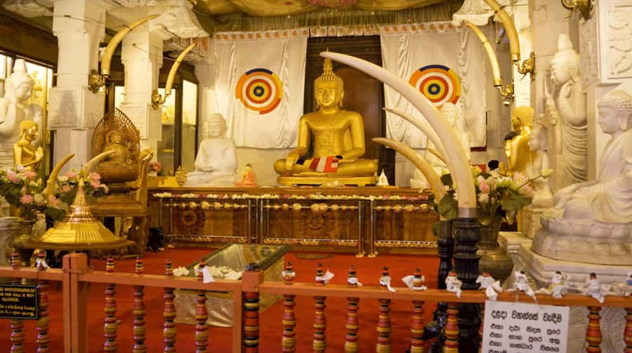 Sri Lanka Private 2-day Tour:Train Trip, Kandy, Nuwara Eliya - Day one: from Colombo through spices to Kandy