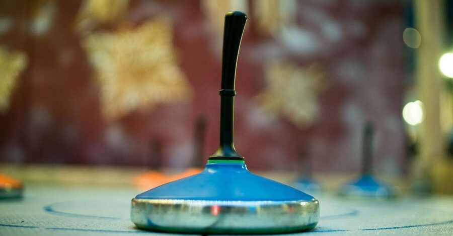 Stuttgart: Curling rail rental - Why the plastic rail matters