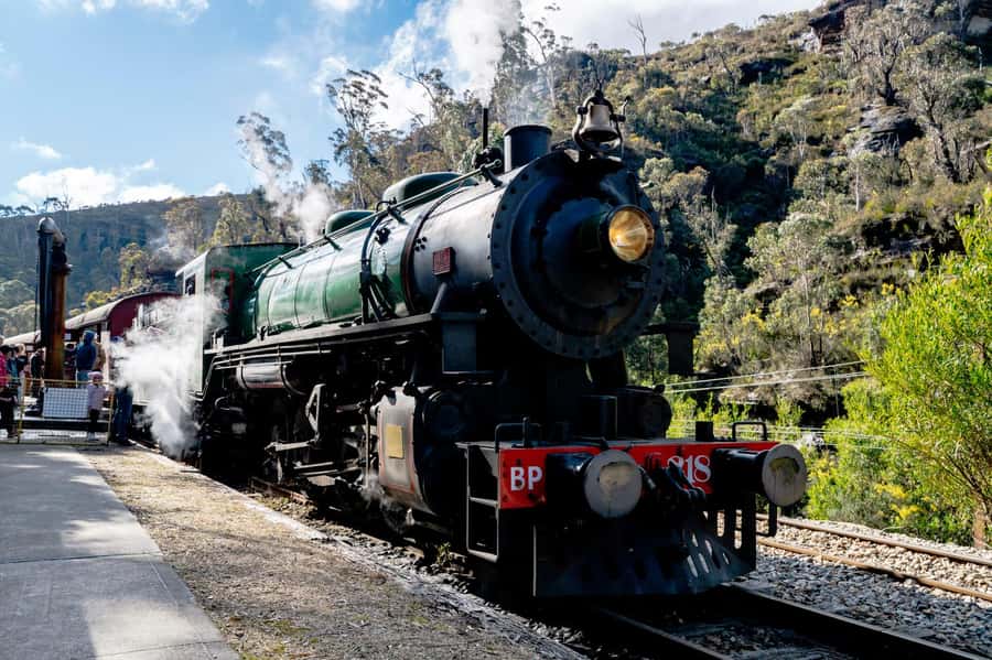 Sydney: Heritage Zig Zag Steam Train and Blue Mountains Tour - Govetts Leap: a short stop with a huge view