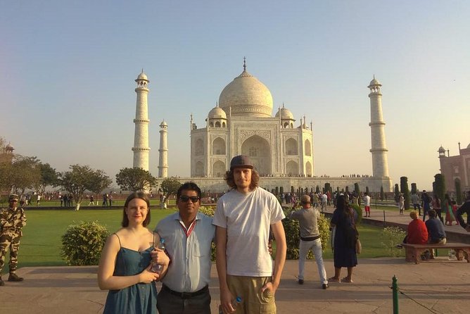 Taj Mahal and Agra Tour By India's Fastest Train - Agra Fort and the Mughal story