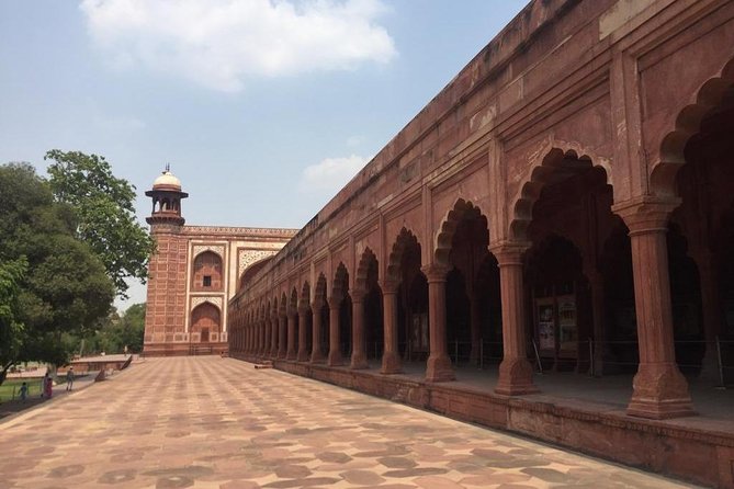 Taj Mahal City Tour by car or train from Jaipur - Fatehpur Sikri: a worthwhile first stop by car