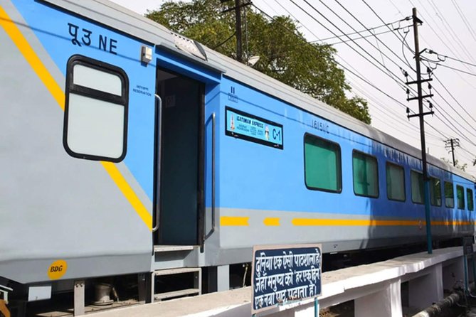 Taj Mahal Day Tour From Delhi by Superfast Train - A private vehicle and guide in Agra