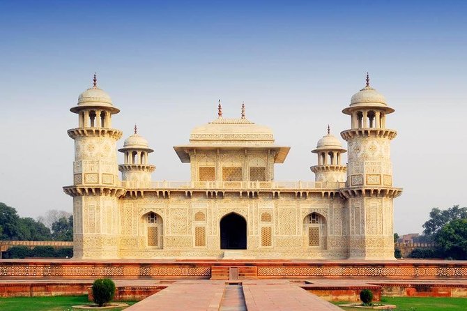 Taj Mahal Tour by Gatimaan Train/Rail All Inclusive - Meeting Your Guide at Agra Cantt