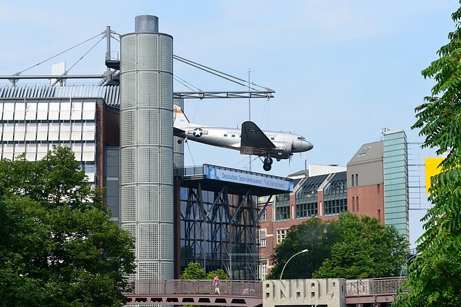 Take the U Train: An Audio Story of Berlin's Oldest Elevated Railway Line - Crossing the Spree on Oberbaumbrücke