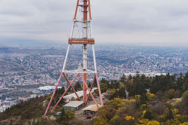 Tbilisi: Old Town Sights & Funicular Ride to Mtatsminda Park - Abanotubani and the older city streets