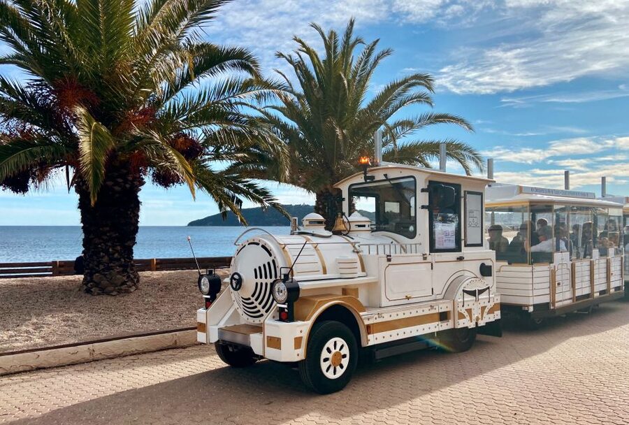 Toulon: Little Train City Tour - The Old Town: narrow streets and a Provençal feel
