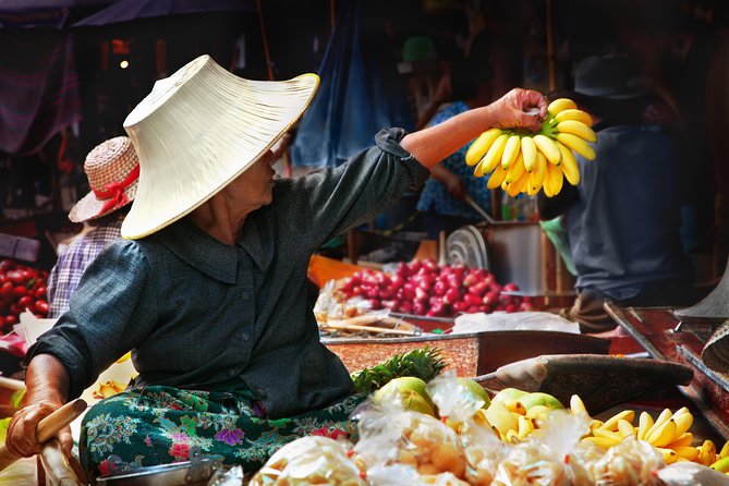 Train & Floating Market Food Adventure + Scenic train ride - Who should choose this experience?