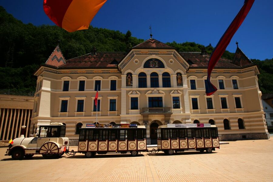 Vaduz: City Train Tour - The view toward Vaduz Castle
