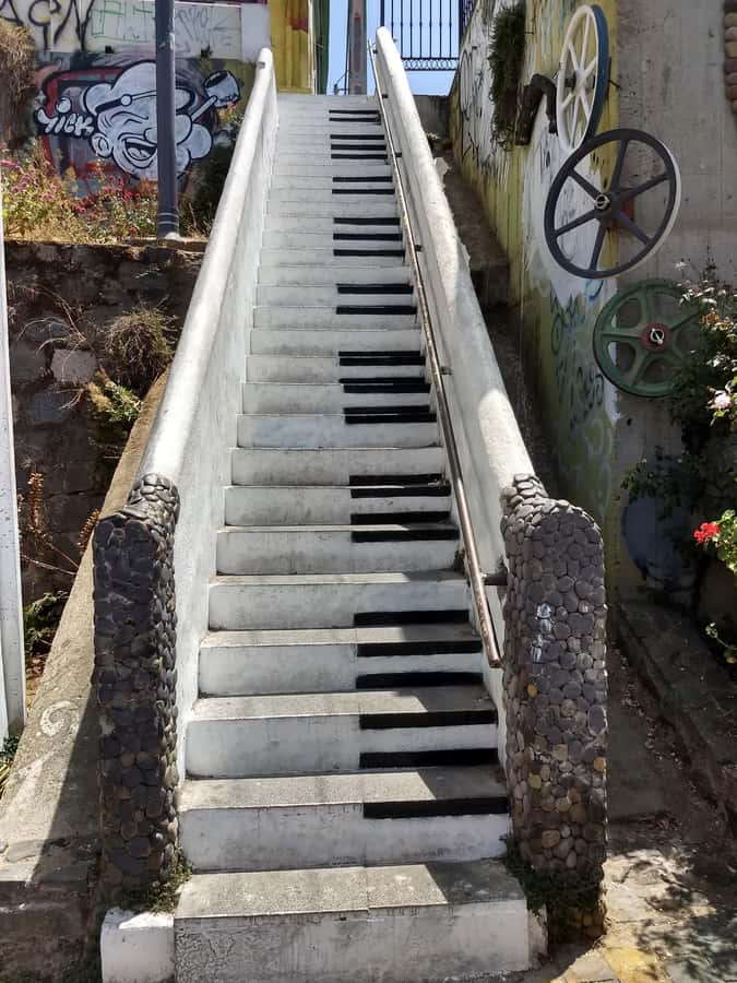 Valparaiso: Street Art, Funiculars and Port City Tour - Ascensor El Peral and the first hilltop views