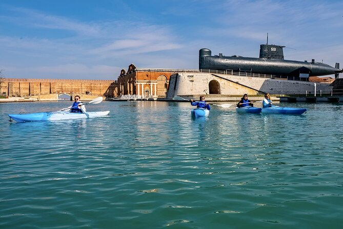 Venice Beginner's Kayak Tour: train & visit the Medieval Arsenal - Learning to paddle before the lagoon
