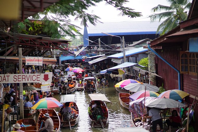 VIP Private Tour Damnoen Saduak+ Amphawa + Mae Klong Railway - Mae Klong Railway Market and the train crossing
