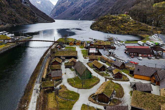 Winter Tour Viking Village, Nærøyfjord Cruise and Flåm Railway - Forty-five minutes in Flåm