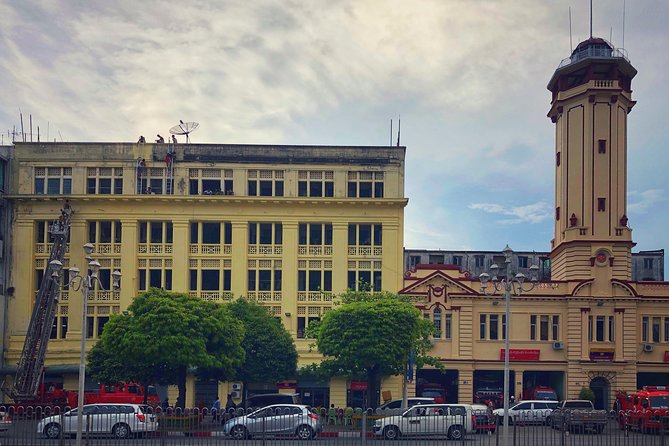 Yangon morning food tour with train ride - Sampling snacks and street food downtown