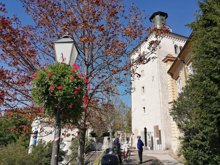 Zagreb: Group walking tour of Zagreb (funicular included) - St. Catherine’s Church and the approach to Lotrščak Tower
