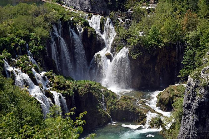 Zagreb: Plitvice Lakes With Secured Tickets, Boat And Train Ride - The 4 to 5 kilometer walk through the lakes
