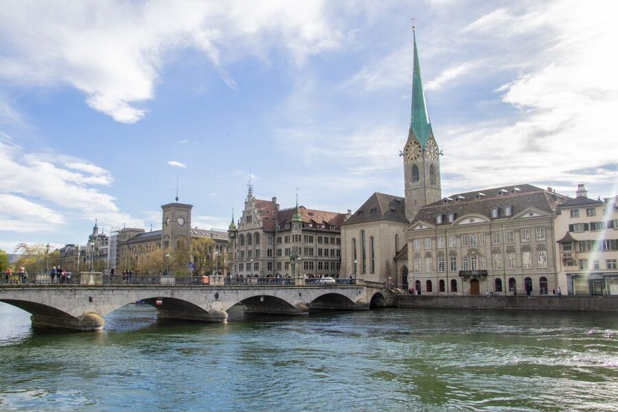 Zurich: 2-hour Best Intro Walking Tour with a Local - A taste of Zurich through a local product