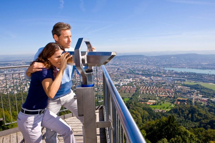 Zurich: Audio Guided City Tour and Train to “Top of Zurich” - The short photo stop